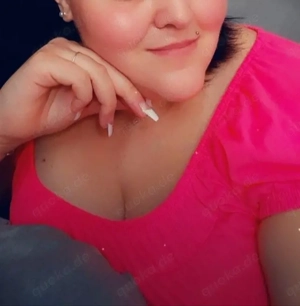 Mollige sie bietet Blowjob an Sex möglich nur besuchbar 