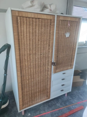 Kleiderschrank