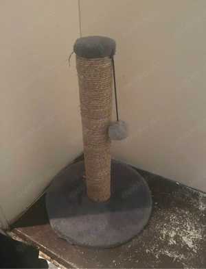 Kleiner Kratzbaum Kratzsäule mit Sisalseil und Spielball