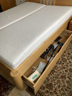 Bett aus Buche mit Bettschublade, Lattenrost und Matratzen