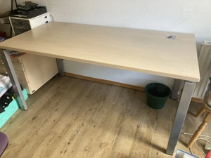 Büromöbel, Tisch, Schrank etc.