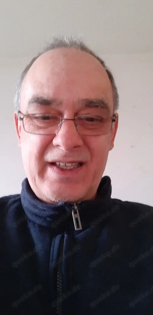 Ohne finanz Interessen suche eine Dominante Frau die Mich zum Nylonfüsse Duft Sklaven erzieht 