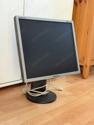 Samsung 20  Monitor   höhenverstellbar, VESA & VGA