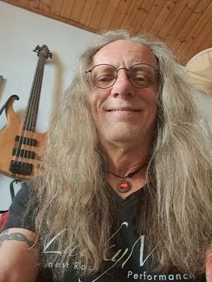 Rockopa sucht liebes Groupie :-) Wohne in OF