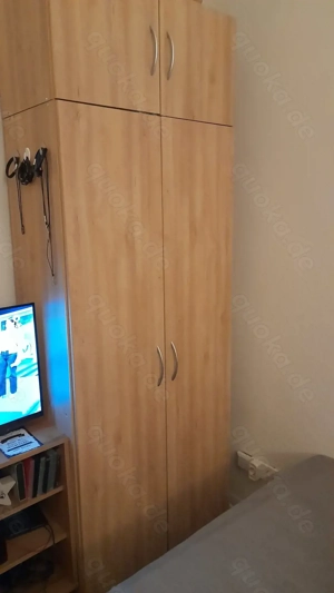 Schrank + kleiner dabei