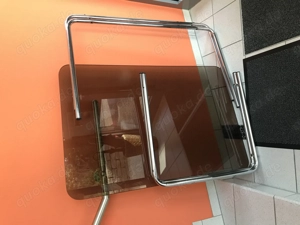 Rauchglastisch mit verchromten Gestell kostenlos abzugeben