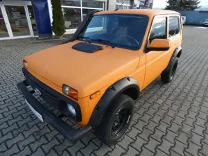 Lada Niva 4x4 1,7 "ZUBR" AHK, Radio, Raptorlack, Dotz, TOP