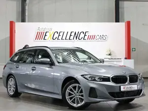 BMW 320 320d Touring xDrive SPORT / CURVED+NAVI+APPLE