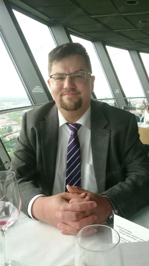 Junger Mann sucht junge Frau 