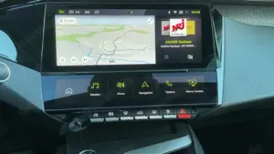 Peugeot 408 III 1,6 PHEV 180 EAT Allure Alu KA LED Link LRH NA Bild 5