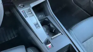 Peugeot 408 III 1,6 PHEV 180 EAT Allure Alu KA LED Link LRH NA Bild 4