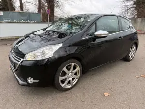 Peugeot 208 Allure 115 KW HU/AU 2.2028  Neu Steuerkette