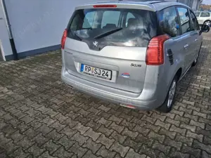 Peugeot 5008 HDI FAP 110 Family Plus Bild 2