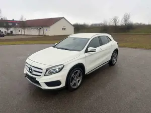 Mercedes-Benz GLA 200 *AMG PAKET*AUTOM*BI-XEN*OFFROAD-PAKET*