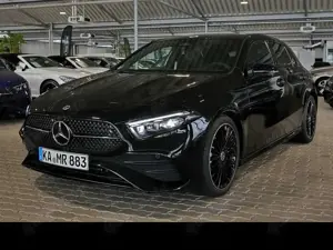 Mercedes-Benz A 180 AMG MBUX+360°+M-LED+AHK+Night+Totwink+19