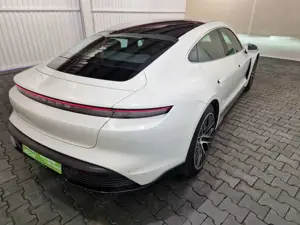 Porsche Taycan 4S Sport Design, Beifahrer Display, Panorama Bild 3