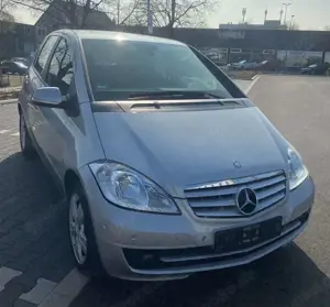 Mercedes-Benz A 180 CDI 5-Türer SHZ Navi Silber Aluflegen Euro 5