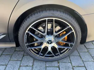 Mercedes-Benz E 63 AMG E 63 S AMG 4Matic Limousine Final Edition Bild 2