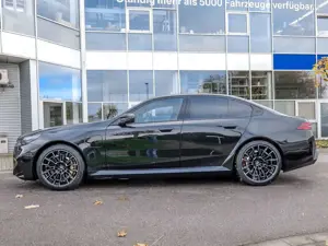 BMW M5 Limousine 0,5%Versteu. ULTIMATE PACKAGE AHK Bild 3