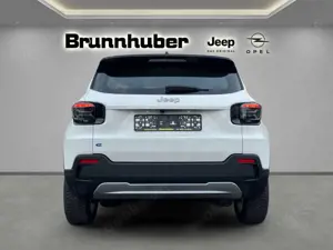 Jeep Avenger Altitude Elektromotor 54 kWh 115 kW (156PS) LED Ap Bild 4