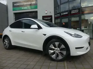 Tesla Model Y Long Range Dual AWD PANO/LEDER/360°/AUTO