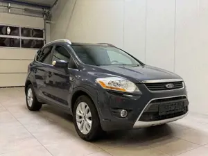 Ford Kuga 2.0TDCi Titanium / PANO / T-LEDER / AHK /