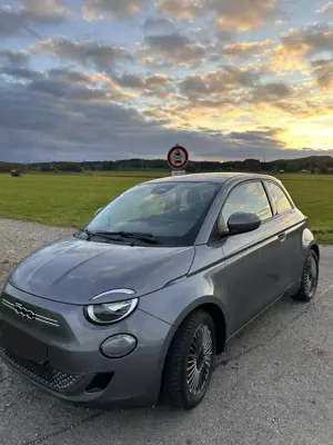 Fiat 500e La Prima