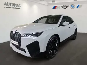 BMW iX xDrive40 Laser*AHK*Luftfederung*Panoramadach*Drivi