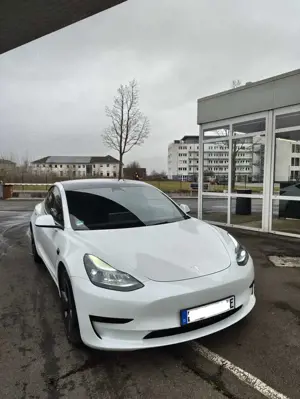 Tesla Model 3 Model 3 LFP Akku, Blinkerhebel, Matrix LED, getönte Heckscheiben, Wärmepumpe, AutoPilo