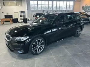 BMW 318 3 Touring*Navikamera.*Leder*Led*AHK.