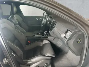 Volvo V60 Recharge T6 AWD Plus Dark ACC/Pano/19''/HK Bild 3