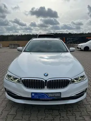BMW 540 xi Touring Luxury Line ACC AHK HK Pano StHz
