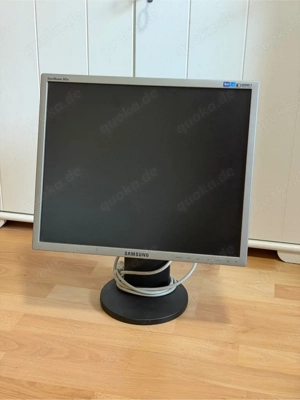 Samsung 20  Monitor   höhenverstellbar, VESA & VGA