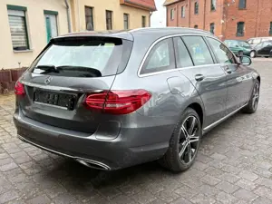 Mercedes-Benz C 300 e T-Modell Avantgarde  Benzin Hybrid Plugin Bild 3