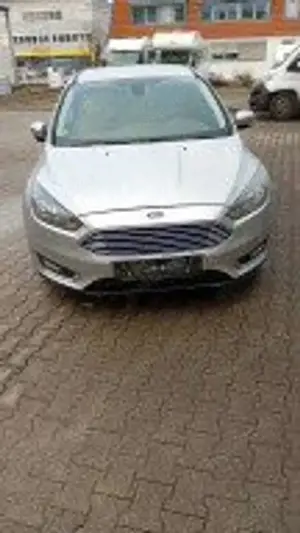 Ford Focus Focus Fließheck 1.0 EcoBoost  Titanium 5T.