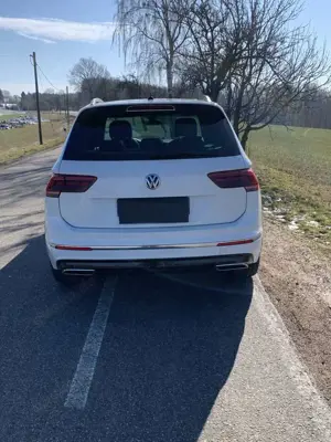 Volkswagen Tiguan Tiguan 2.0 TDI SCR 4Motion (BlueMotion Techn.) DSG Highline Bild 3