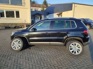 Volkswagen Tiguan 2,0 Diesel 4x4 Euro 5*AHK* 8 Fach bereift *KLIMA* Bild 1