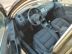 Volkswagen Tiguan 2,0 Diesel 4x4 Euro 5*AHK* 8 Fach bereift *KLIMA* Bild 3