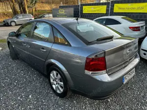 Opel Vectra Vectra Fließheck 1.6 Edition *ALLWETTERREIFEN* Bild 5