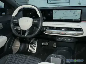 Kia EV4 Fastback 81 FWD GT Line DWP COM CON GLASDACH Bild 3