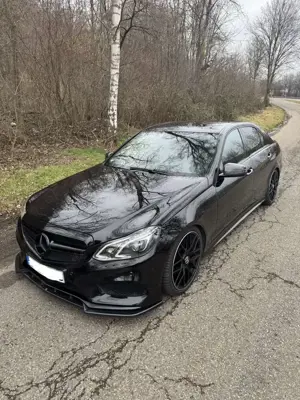 Mercedes-Benz E 220 AMG E 63 Optik Bild 2