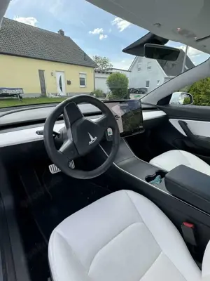 Tesla Model 3 Langstreckenbatt. Allradantrieb Dual Motor Perform Bild 4