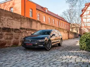 Volkswagen Passat Variant 1.5 TSI Business !!! WENIG KM !!!