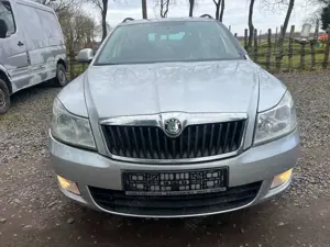 Skoda Octavia Family Klimaautomatik SHZ 5 Gang getriebe Euro 5