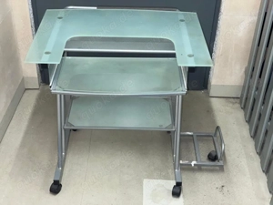 Computertisch aus Milchglas zu verkaufen