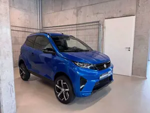 Aixam Others Ambition Crossover Premium  saphirblaumetallic Bild 2