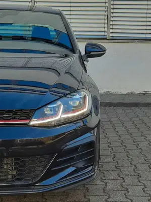 Volkswagen Golf VII Lim. GTI Perf./LED/Pano/Virt.C/DynA/19"