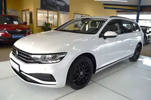Volkswagen Passat Variant Basis LED / NAVI / R-KAMERA / PDC
