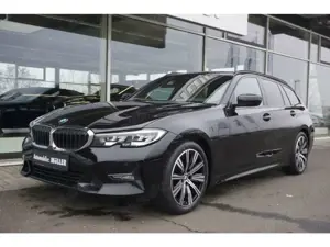 BMW 318 i Sport Line Touring Aut. Park-Assistent+LENKRADHZ
