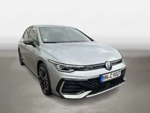 Volkswagen Golf VIII R-Line 1.5eTSI DSG AHK RFK Black Style Klima Bild 2